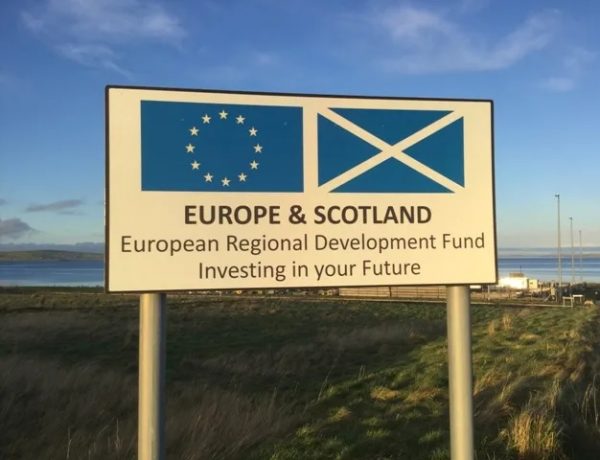 Cum ar fi împărțite cele 151 de milioane de lire sterline pierdute în fața Scoției între autoritățile locale scoțiene pe o bază echivalentă pro-rata ?