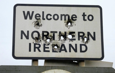 Frontiera dintre Republica Irlanda și Regatul Unit, denumită uneori frontiera irlandeză sau frontiera britanico-irlandeză, se întinde pe o lungime de 499 km, de la Lough Foyle, în nord-vestul Irlandei, până la Carlingford Lough, în nord-est, și separă Republica Irlanda de Irlanda de Nord.