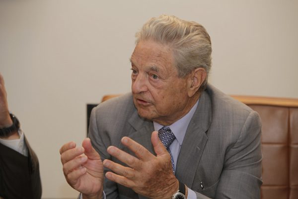 George Soros este un economist, activist politic, filantrop și om de afaceri miliardar american originar din Ungaria.