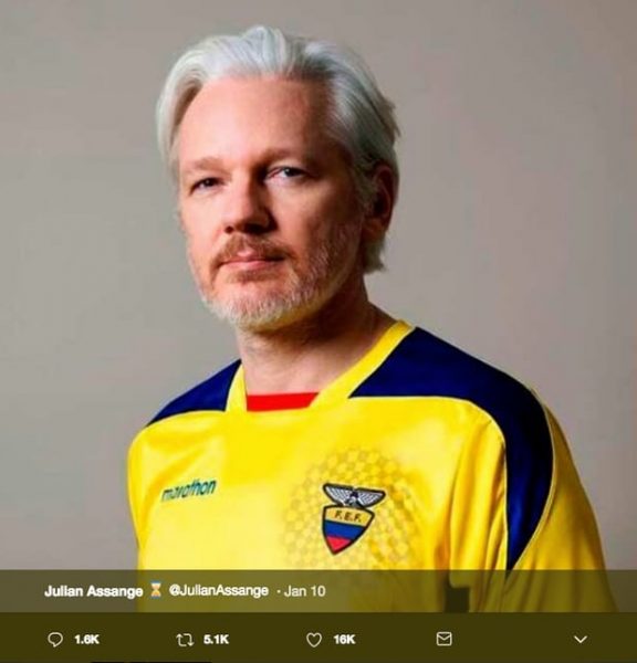 Julian Paul Assange s-a născut la 3 iulie 1971 și este un editor, publicist și activist australian care a fondat WikiLeaks în 2006. El a devenit cunoscut la nivel internațional în 2010, după ce WikiLeaks a publicat o serie de scurgeri de informații de la Chelsea Manning, analist de informații al armatei americane.