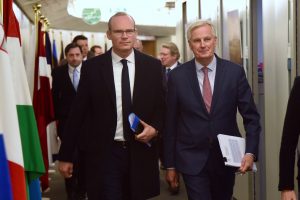 Michel Barnier, fostul negociator al Uniunii Europene pentru Brexit cu primul secretar britanic pentru Brexit, David Davis, a sugerat că faptul că Theresa May a exclus de la bun început apartenența la uniunea vamală și la piața unică și că Boris Johnson s-a angajat să părăsească UE la o dată stabilită a fost o greșeală uriașă.Și-a pierdut toată încrederea în David Frost, negociatorul agresiv al lui Johnson pentru Brexit, pentru că a amenințat că va rupe tratatul de divorț pe care tocmai îl acceptase. Când Jeremy Hunt, în calitate de ministru de externe, a comparat UE cu URSS, Barnier a scris în jurnalul său: "Ce rost are să mă cert cu Jeremy Hunt?".