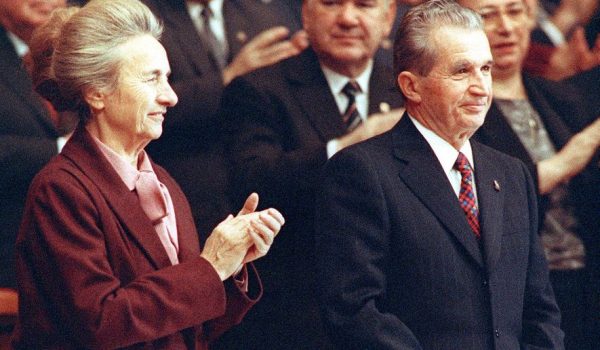 Regimul comunist românesc al lui Nicolae Ceaușescu a lăudat-o pe soția sa, Elena Ceaușescu, ca fiind un eminent cercetător în domeniul chimiei, deși aceasta nu avea calificări reale.