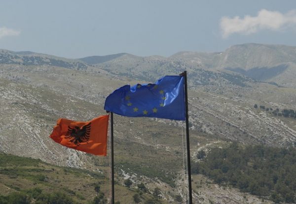 Albania a aplicat sa devina tara membra UE in 28 Aprile 2009