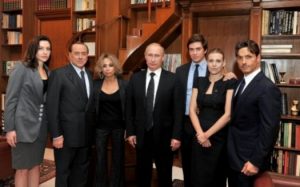 Silvio Berlusconi s-a "reconectat" cu Vladimir Putin și s-a descris ca fiind unul dintre "cei cinci prieteni adevărați" ai președintelui rus, potrivit unei înregistrări audio publicate de presa italiană.