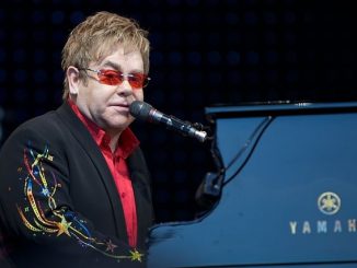 Elton John a criticat guvernului pentru că susține că 21 din cele 27 de țări UE oferă acces fără viză și permis de muncă, atunci când încă există restricții severe.