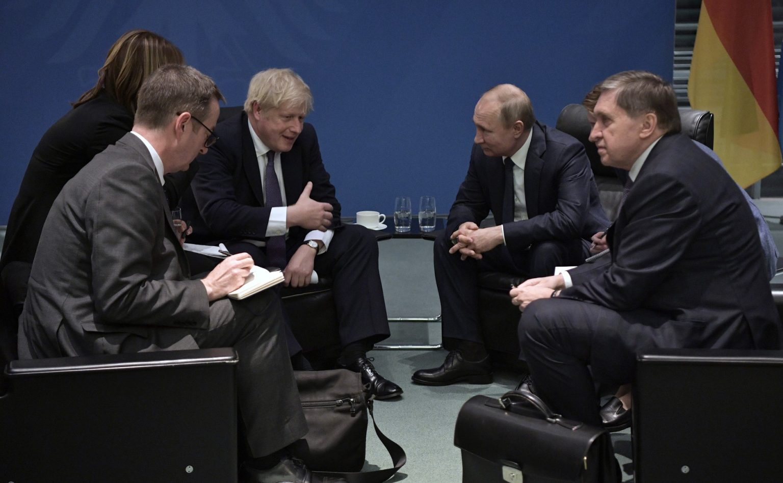 Prim-ministrul Regatului Unit Boris Johnson cu președintele rus Vladimir Putin la Conferința din Libia, ianuarie 2020