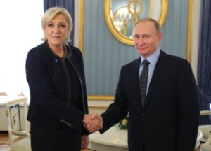 Liderul extremei drepte franceze și candidatul prezidențial Marine Le Pen a primit donații din partea Federației Ruse a fost nevoită să își apere legăturile cu Vladimir Putin după invazia rusă în Ucraina. Federația Rusă folosește semnele naziste "Z" pe echipamentele sale, a declarat ministrul Apărării din Ucraina, Oleksiy Reznikov.