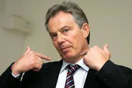 În timpul primului său mandat de prim-ministru, Blair a crescut taxele; a introdus un salariu minim național și unele noi drepturi de angajare; a introdus reforme constituționale semnificative; a promovat noi drepturi pentru persoanele gay în Legea parteneriatului civil din 2004; și au semnat tratate care integrează mai strâns Regatul Unit cu UE.