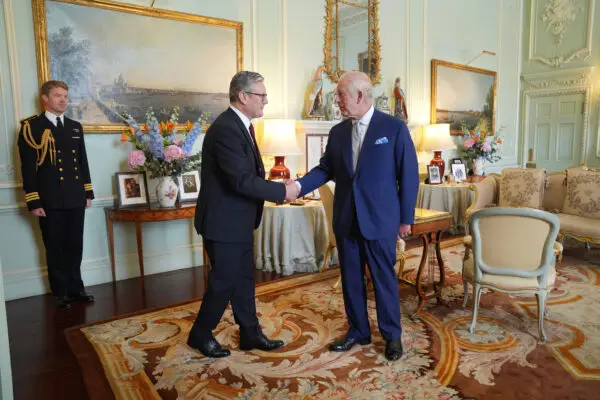 După victoria Partidului Laburist în alegerile generale din Regatul Unit, Sir Keir Starmer a mers la Palatul Buckingham pentru a se întâlni cu Regele Charles.