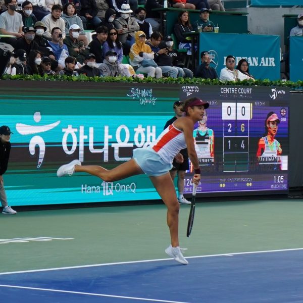 Emma Răducanu a fost nevoită să se retragă din cauza unei accidentări în timpul semifinalelor de la Korea Open