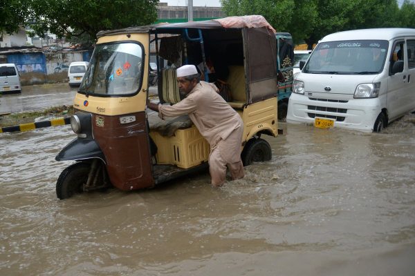 Pakistanul promovează un plan ambițios de transformare a sectorului său IT aflat la început de drum într-o industrie de export de bază, în speranța de a-și salva economia de la intrarea în incapacitate de plată și de a replica ascensiunea Indiei.