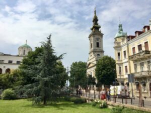 Marea majoritate a sârbilor sunt creștini ortodocși răsăriteni. Biserica Ortodoxă Sârbă a jucat un rol important în istoria și cultura sârbă și este o sursă de identitate națională pentru mulți sârbi. În Serbia există minorități musulmane și catolice semnificative.