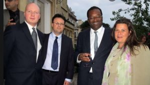 Kwasi Kwarteng a fost primul cancelar de culoare al Marii Britanii a participat la o recepție privată cu șampanie alături de miliardarul fondului de investiții speculative la casa din Chelsea a finanțatorului și donatorului conservator Andrew Law