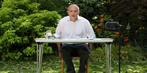 Dominic Cummings l-a acuzat pe Boris Johnson că a mințit după ce nr. 10 a negat că prim-ministrul a fost avertizat să nu permită o petrecere „aduceți-vă propria băutură” în timpul primului blocaj. Johnson a recunoscut în parlament săptămâna trecută că a participat la băuturi în grădina Downing Street pe 20 mai 2020, dar a susținut că nu și-a dat seama că este o adunare socială. Evenimentul a fost organizat de secretarul privat principal al lui Johnson (PPS), Martin Reynolds, care le-a spus oamenilor să „aducă propria băutură” – dar No 10 neagă că prim-ministrul a văzut invitația trimisă prin e-mail la aproximativ 100 de angajați.