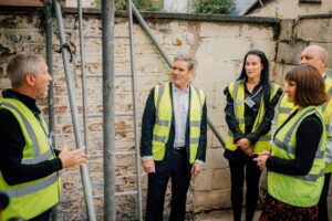 Marea Britanie își închide granițele pentru muncitorii necalificați și pentru cei care nu pot vorbi engleza, ca parte a unei revizuiri fundamentale a legilor imigrației, care va pune capăt erei forței de muncă ieftine din UE în fabrici, depozite, hoteluri și restaurante.