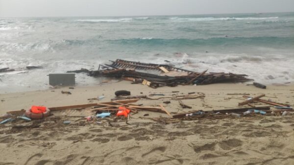 Un'emergenza: fermare le morti in mare, l'indifferenza e l'assuefazione a tragedie come quella del naufragio davanti alle coste di Crotone.