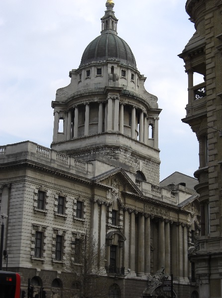 Curtea Penală Centrală din Anglia și Țara Galilor, denumită în mod obișnuit Old Bailey după strada pe care se află, este o clădire a instanței penale din centrul Londrei, una dintre cele care găzduiesc Curtea Coroanei Angliei și Țării Galilor. Strada de afară urmează traseul zidului antic din jurul orașului Londrei, care făcea parte din curtea fortificației, de unde și numele metonimic.