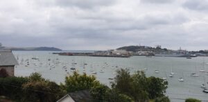 Flushing este un sat de coastă din vestul Cornwall, situat la trei mile est de Penryn și la zece mile sud de Truro. Se află în fața orașului Falmouth, peste râul Penryn, un braț al Carrick Roads.
