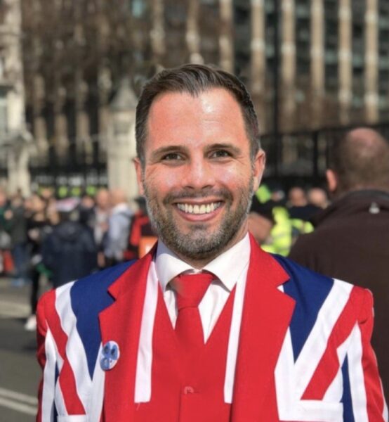 Dan Wootton este un prezentator și jurnalist britanic născut în Noua Zeelandă. În prezent, este prezentatorul emisiunii de noapte Dan Wootton Tonight de pe GB News și editorialist la MailOnline. Anterior, a fost editor executiv al ziarului The Sun.