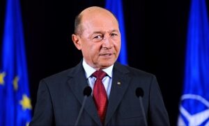 România a aderat la Organizația Tratatului Atlanticului de Nord (NATO) la 29 martie 2004, ca urmare a deciziei luate la Summit-ul de la Praga, în noiembrie 2002.În august 2014, președintele României, Traian Băsescu, a făcut apel la țările NATO să trimită arme armatei ucrainene Conflictul din estul Ucrainei a început în aprilie 2014 cu lupte de nivel scăzut între armata ucraineană și rebelii separatiști susținuți de Rusia Conflictul din estul Ucrainei a început în aprilie 2014. În august 2014, președintele României, Traian Băsescu, a făcut apel la țările NATO să trimită arme armatei ucrainene.