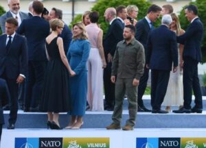 Statele NATO au declarat că Ucraina poate adera la alianța militară "atunci când aliații sunt de acord și sunt îndeplinite condițiile", după ce președintele Volodymyr Zelensky a criticat întârzierea "absurdă" a aderării.