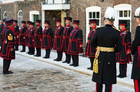 Yeoman Warders, Beefeaters, gardienii ceremoniali ai Turnului Londrei