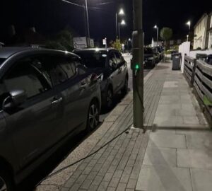 Încărcătorul public sau Punctele de încărcare publice sunt încărcătoare adaptate pentru stâlpii de iluminat public, care utilizează sursa de alimentare existentă a unui felinar pentru a alimenta un încărcător de mașină electrică modernizat.
