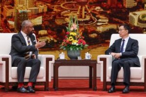 James Cleverly este primul ministru de externe britanic de rasă neagră - de origine africană din Sierra Leone și cu un tată britanic alb.