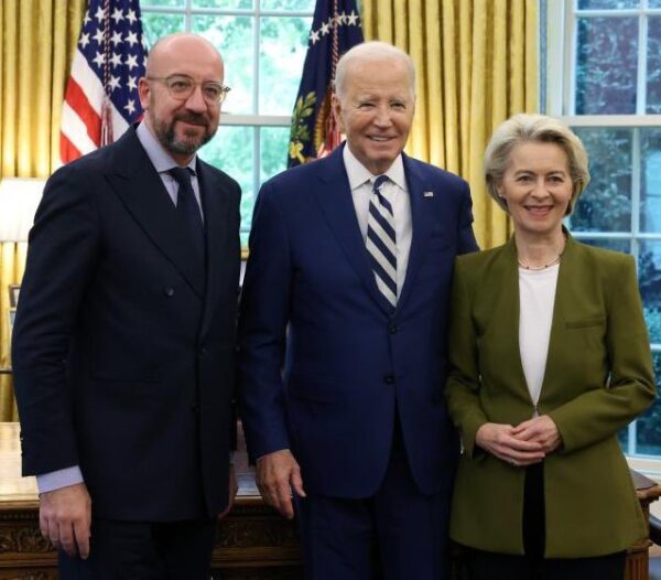 Președintele SUA, Joe Biden, s-a întâlnit cu președintele Comisiei Europene, Ursula von der Leyen, și cu președintele Consiliului European, Charles Michel, în cadrul summitului UE-SUA de la Casa Albă.