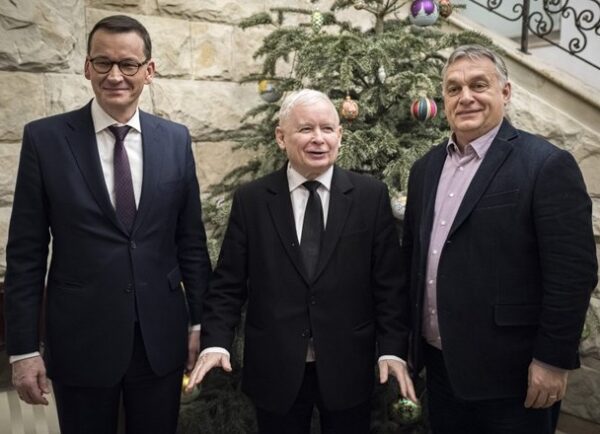 Mateusz Morawiecki, Jarosław Kaczyński și premierul ungar Viktor Orban