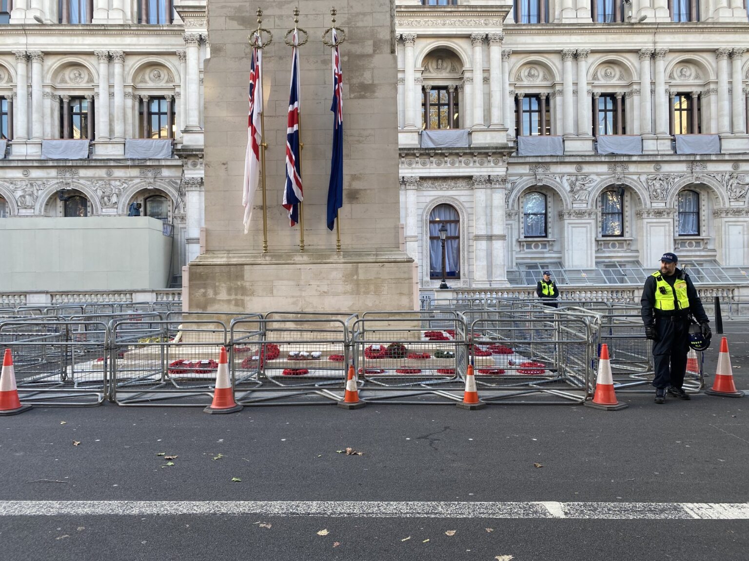 Cenotaful din Londra este un monument de război situat pe Whitehall, în apropierea Casei Parlamentului. Acesta comemorează militarii și femeile care și-au pierdut viața în cele două războaie mondiale și în conflictele ulterioare.