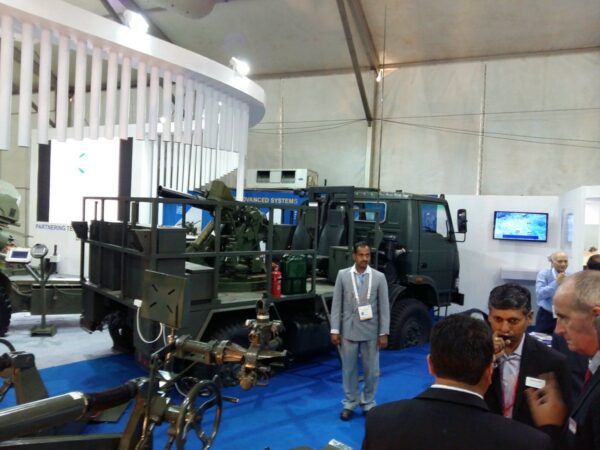 Sistemul de mortiere complet autonom SPEAR de la Elbit Systems din Israel, montat pe un camion militar Tata Motors fabricat în India.