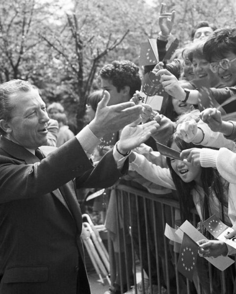 Jacques Delors a fost președinte al Comisiei Europene între 1985 și 1995. În timpul mandatului său, a fost cunoscut pentru eforturile sale de a aprofunda integrarea europeană și de a promova uniunea economică și monetară.