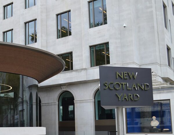 Scotland Yard (oficial New Scotland Yard) este sediul central al Poliției Metropolitane, unitatea de poliție teritorială responsabilă cu supravegherea celor 32 de cartiere ale Londrei Mari