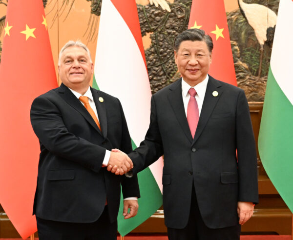 Președintele chinez Xi Jinping s-a întâlnit cu premierul ungar Viktor Orban pe 2023 la Beijing.