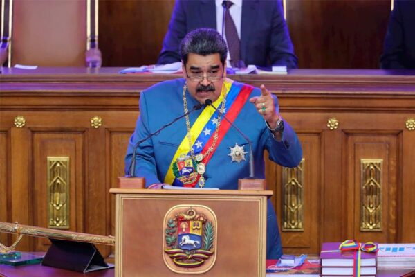 Nicolás Maduro Moros este un politician venezuelean care a ocupat funcția de președinte al Venezuelei din 2013.