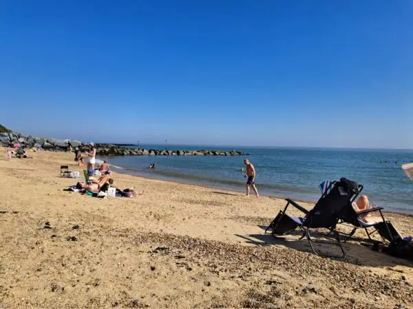 Felixstowe este un oraș port și parohie civilă în districtul East Suffolk, în provincia Suffolk, Anglia