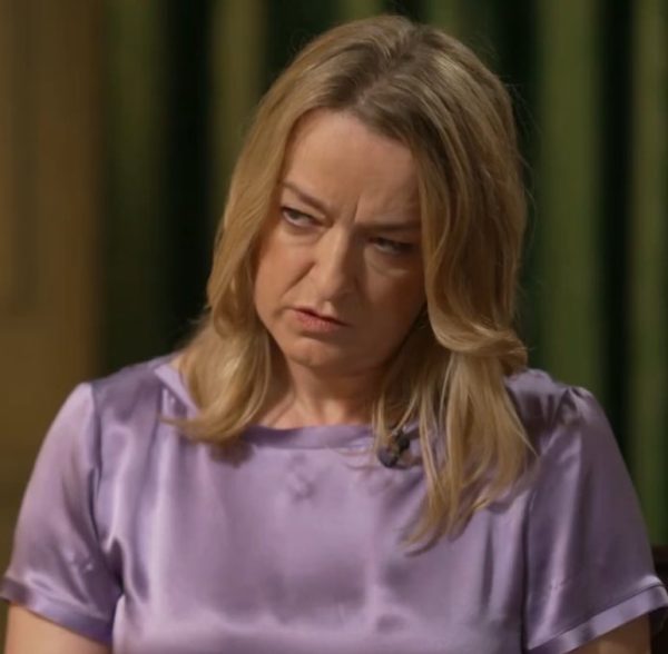 Laura Juliet Kuenssberg s-a născut la Roma, Italia, în 1976 și a crescut în Glasgow, Scoția. L-a înlocuit pe Nick Robinson ca editorialistă politică a BBC News în iulie 2015, iar pe Andrew Marr ca prezentator al programului de interviuri politice de weekend al BBC în 2022.